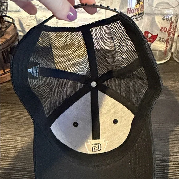 Black Mesh Hat - Picture 3 of 4